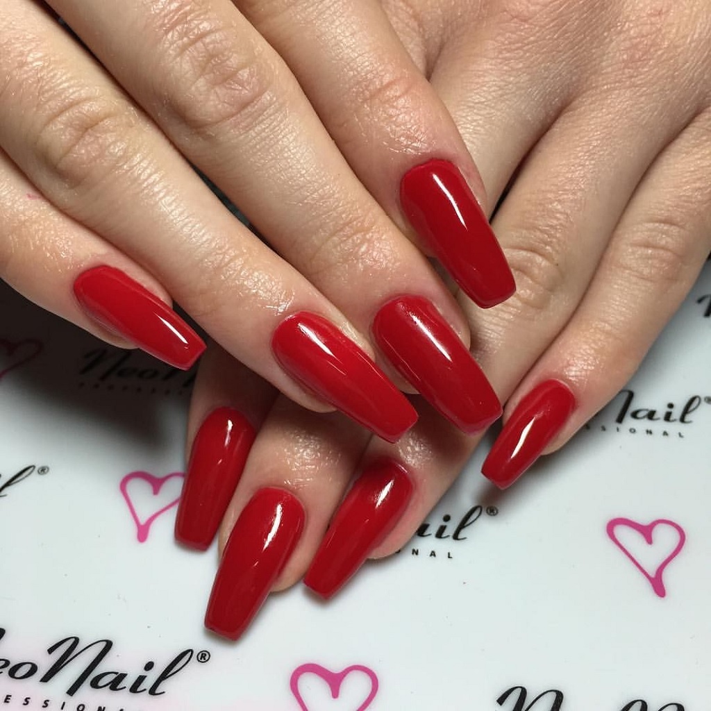 Classic Red Nails